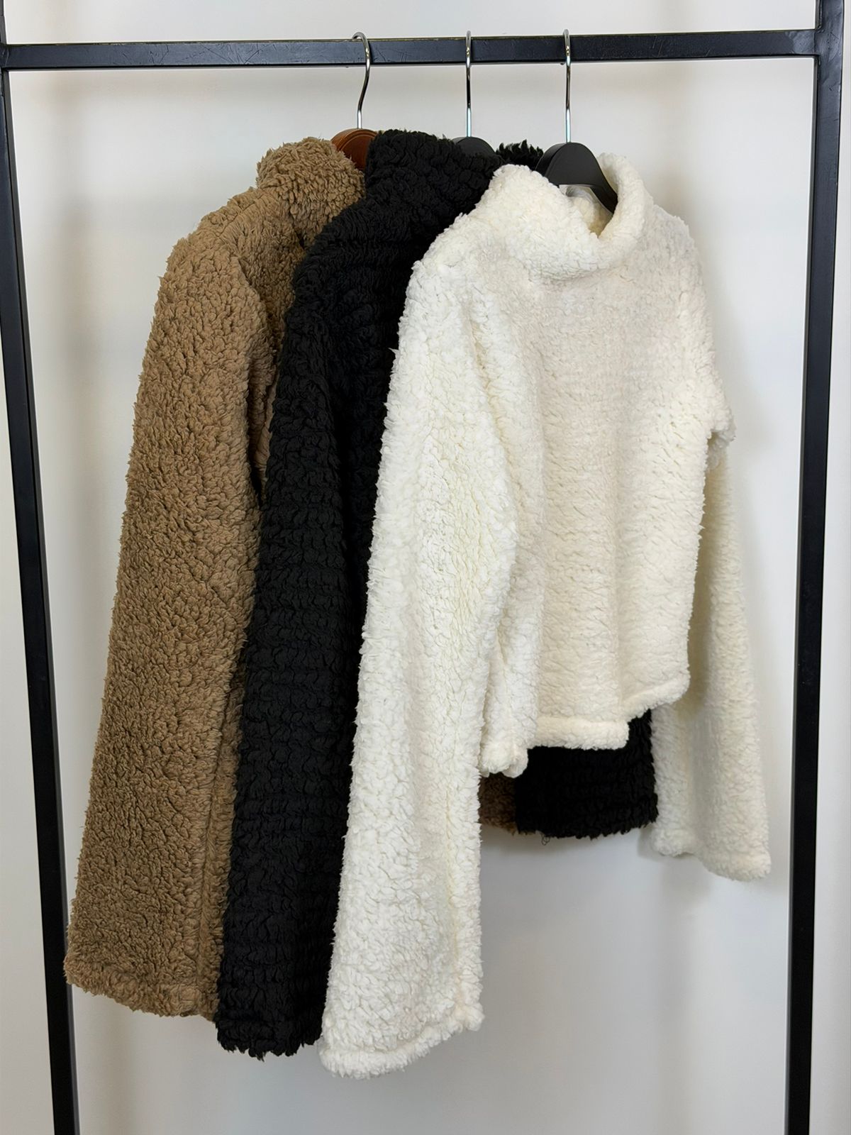 CROPPED PELINHO MANGA LONGA
