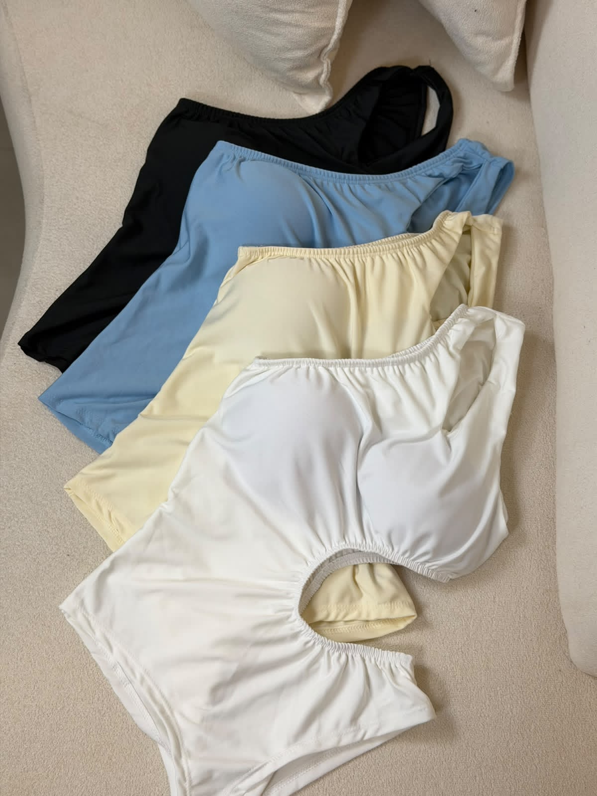 BODY OMBRO COM RECORTE LATERAL 5556