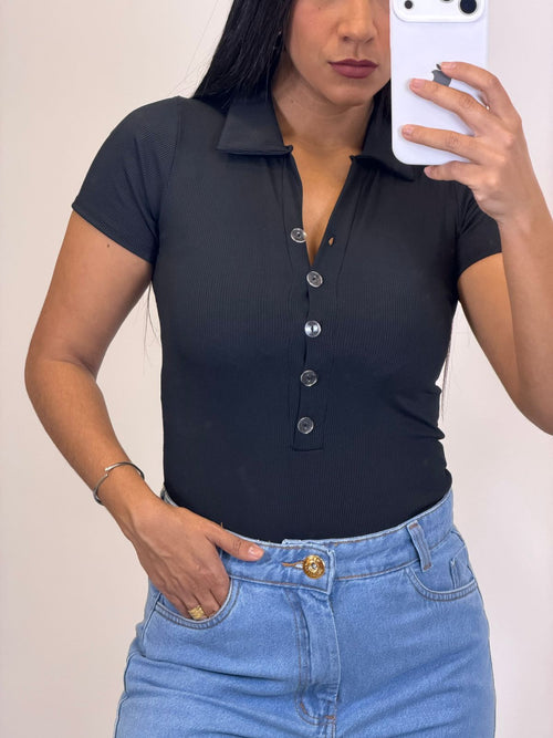 BODY CANELADO GOLA POLO COM BOTÕES