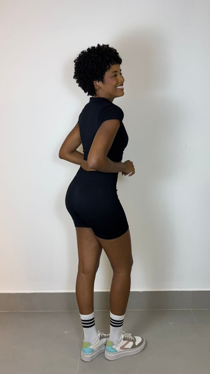 CONJUNTO FITNESS CROPPED E SHORT