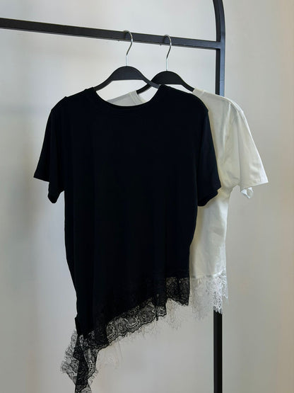 Blusa Assimétrica com Renda