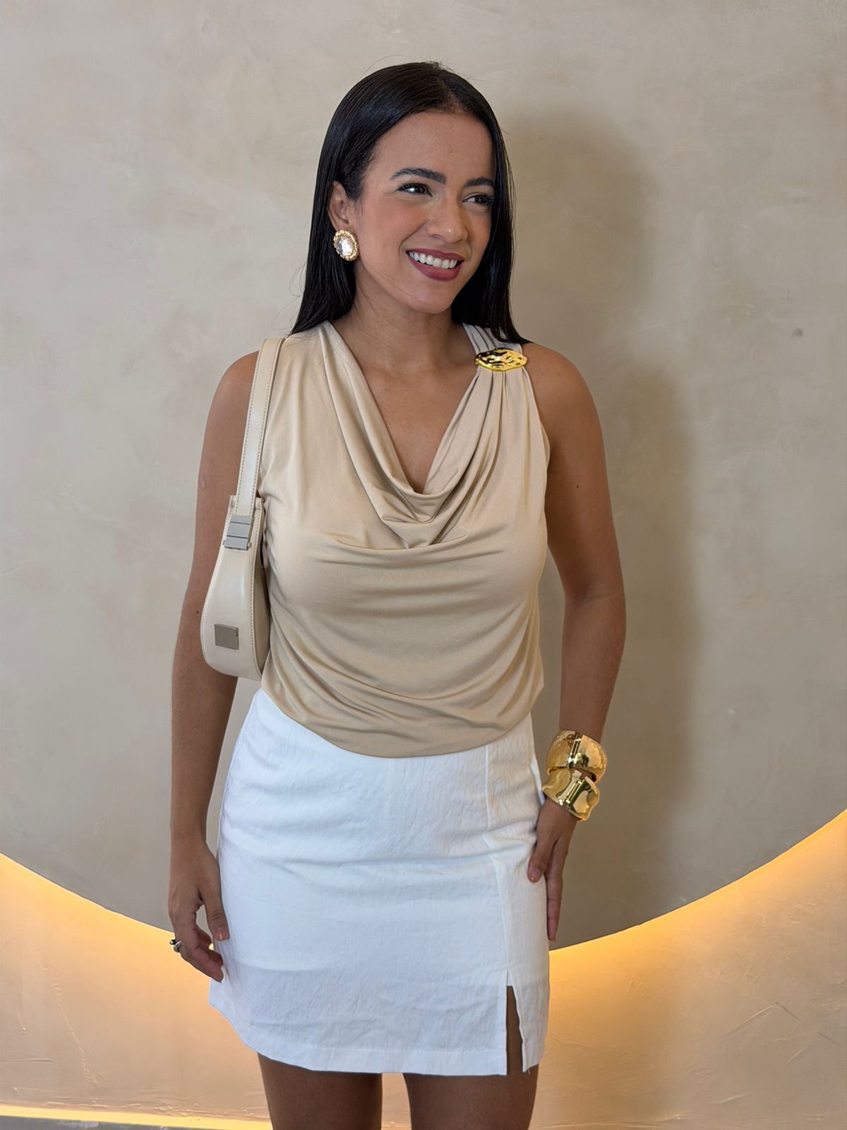 SHORT SAIA COM FENDA LATERAL