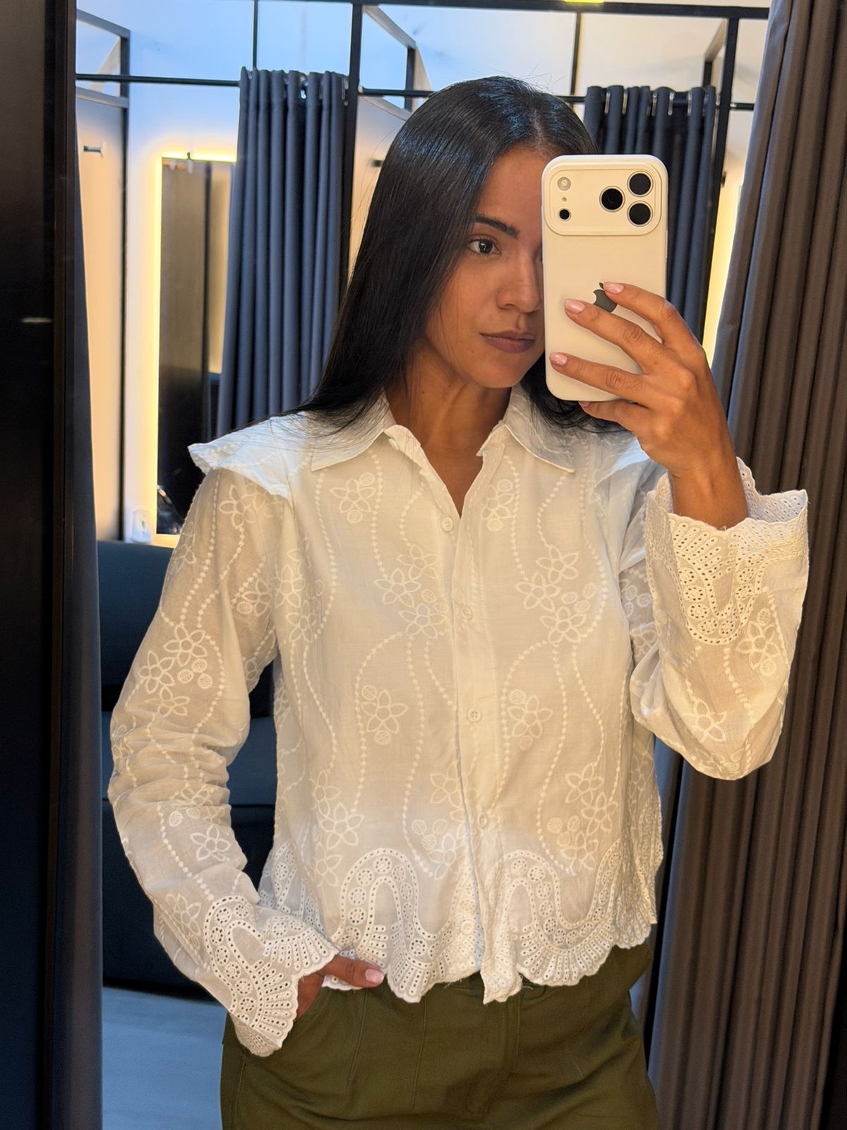 CAMISA COM BABADO NO OMBRO COMBO