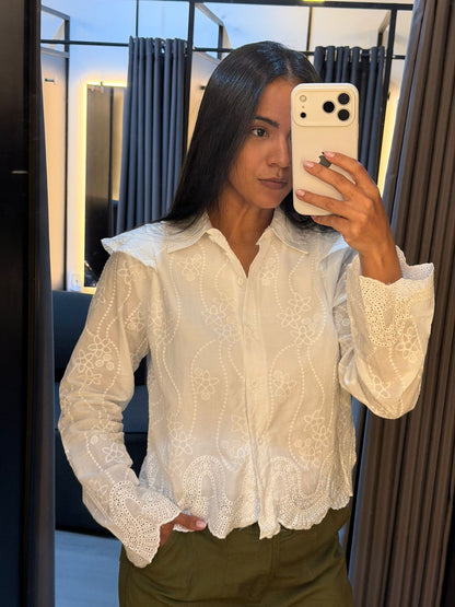 CAMISA COM BABADO NO OMBRO COMBO