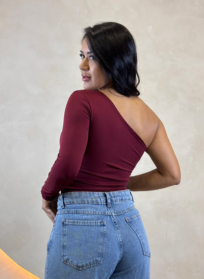 BODY COM DECOTE UM OMBRO SÓ