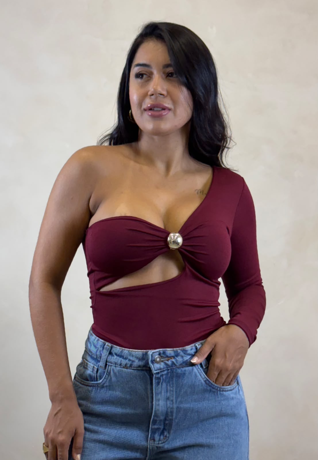 BODY COM DECOTE UM OMBRO SÓ