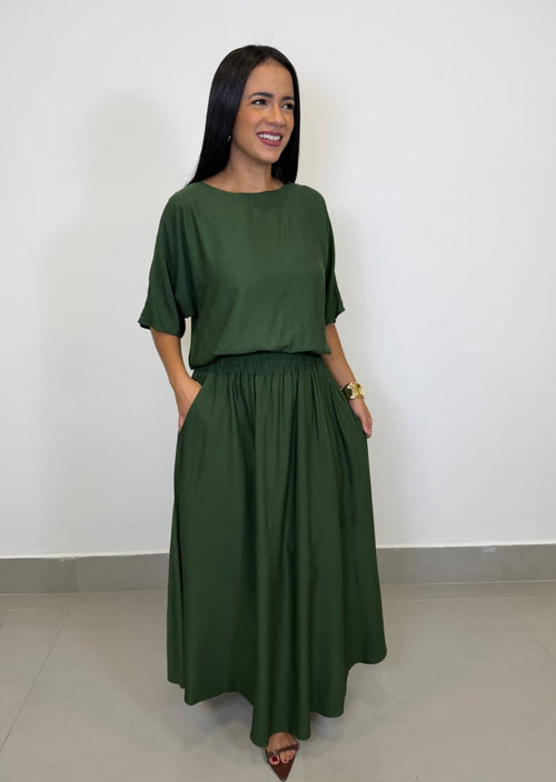 CONJUNTO BLUSA E SAIA LONGA